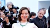 Aubrey Plaza’s Silk Eggshell Gown Has the Most Sophisticated Drop Waist