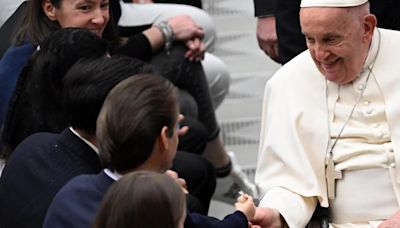 El papa Francisco visitó la Bienal de Venecia en su primer viaje fuera de Roma en siete meses