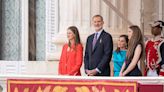 La reina Letizia y la infanta Sofía reciclan ‘outfit’ y la princesa Leonor se inspira en su madre en el X aniversario de la proclamación de Felipe VI