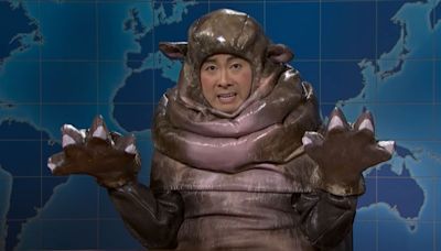 SNL’s ‘Weekend Update’: Bowen Yang Calls For Justice As Moo Deng, Devon Walker’s Eric Adams Wants To “Free Diddy”