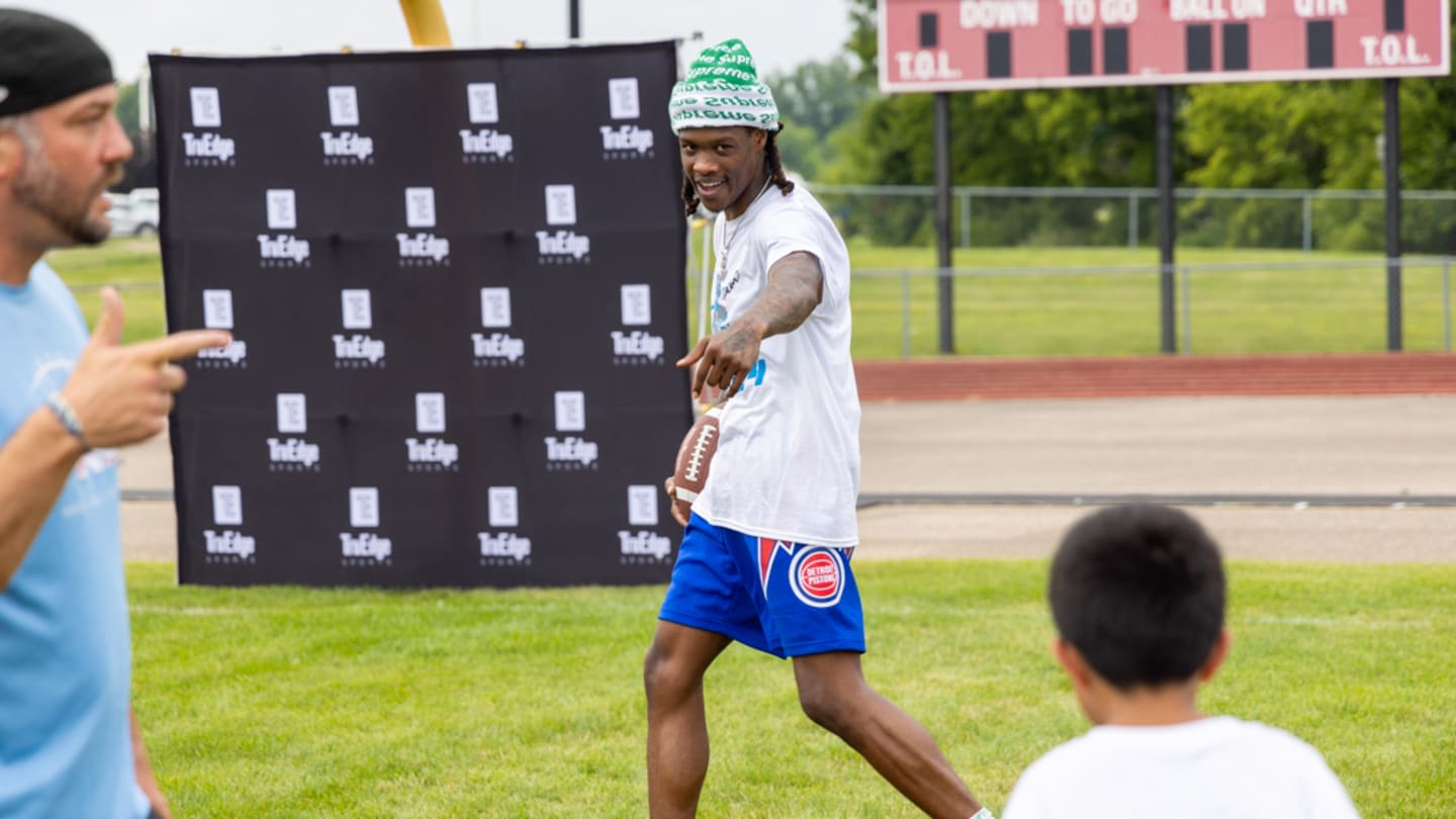 Jameson Williams Hosts Youth Football Camp