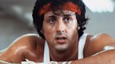 Sylvester Stallone reveló que una lesión en el pectoral lo hizo cambiar el guión de “Rocky II” de último minuto