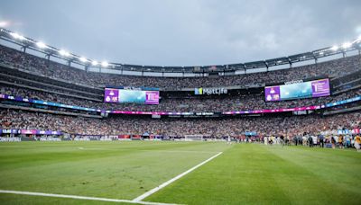 Real Madrid vs Barcelona se detiene por lluvia