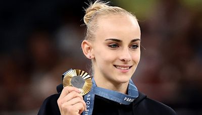 2024 Olympics: Italy's Alice D’Amato Wins Gold After Simone Biles, Suni Lee Stumble in Balance Beam Final - E! Online