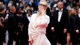 Besos a sus fans, aplausos y un homenaje a 'Mamma mia': Meryl Streep arrasa en la alfombra roja de Cannes