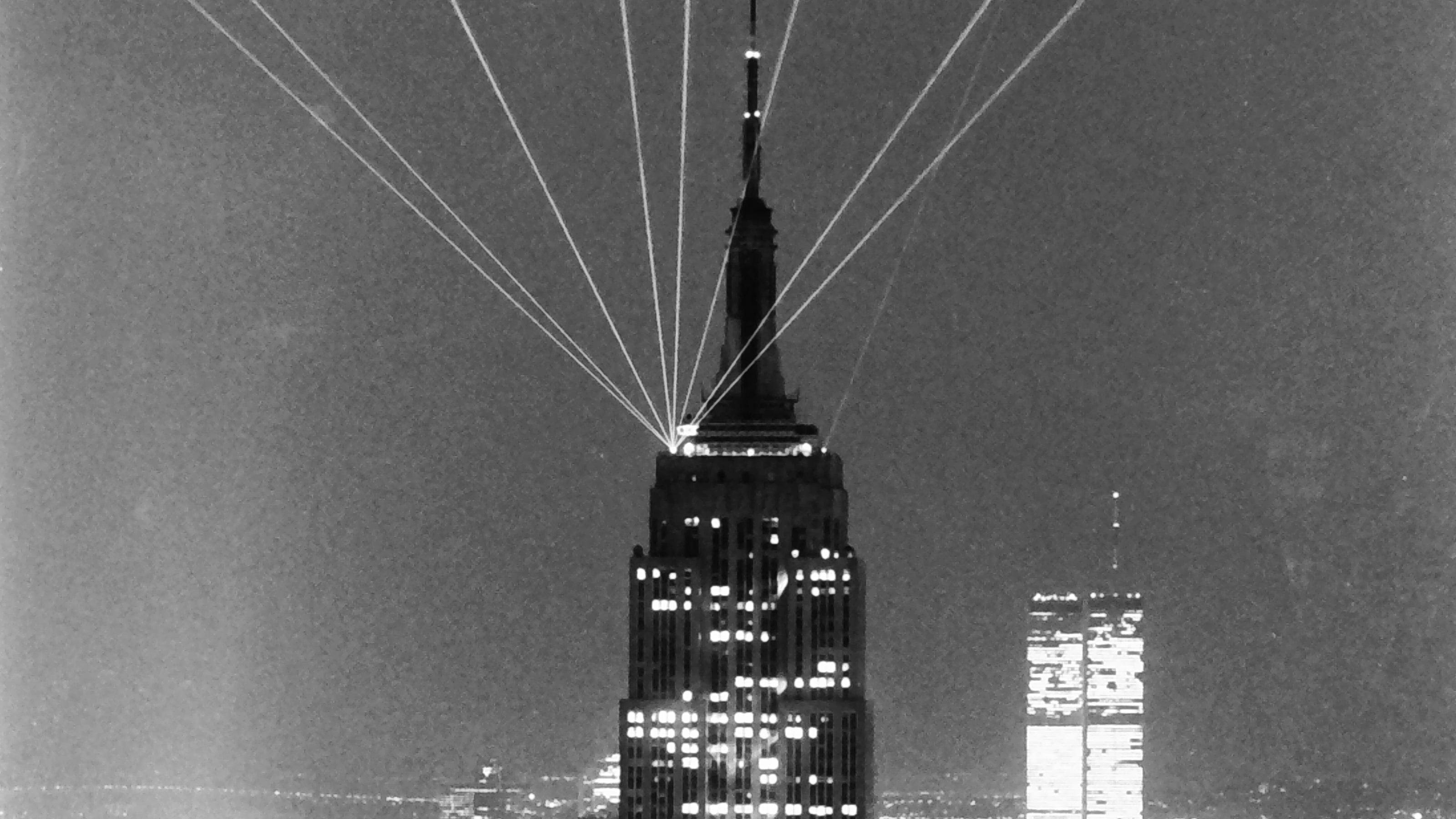 This day in history: Empire State Building 50th anniversary laser light show