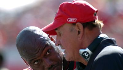Longtime NFL, college defensive coordinator Monte Kiffin dies at 84