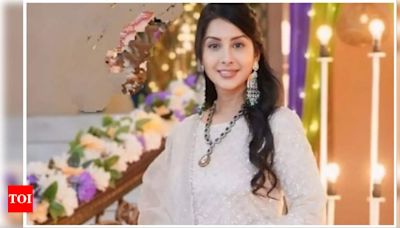 Simran Khanna: The environment on the set and positive vibes matter a lot when you work long hours in a TV show - Times of India