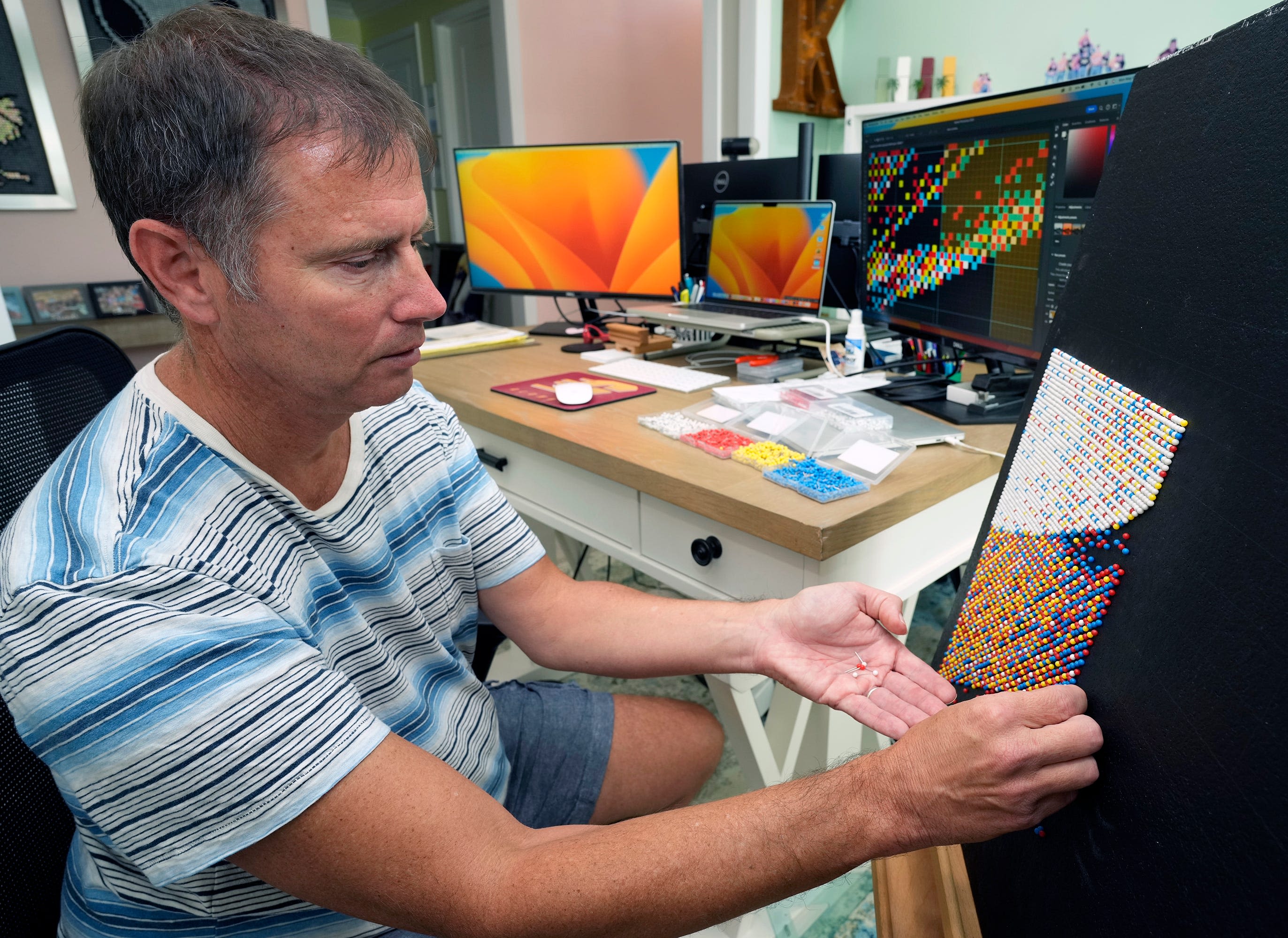 Fighting depression and anxiety, Daytona man's passion for pointillism brings him purpose