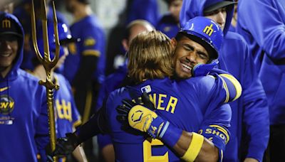 Rodríguez hits 3-run homer in 8th, Mariners beat Rangers 5-4 to spoil deGrom's return