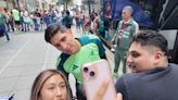 Edson Álvarez, ‘Charly’ Rodríguez y Luis Chávez, los más serviciales con la afición mexicana