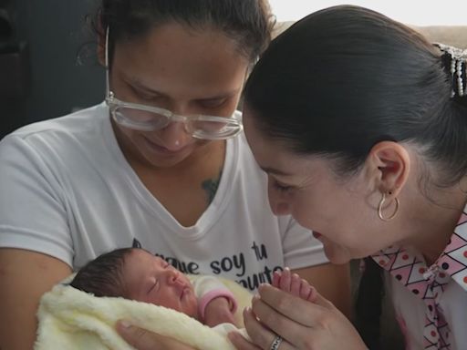 No sabía que estaba embarazada y dio a luz en su casa con ayuda de una vecina: “Le debo la vida de mi hija”