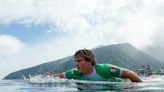 Alan Cleland avanza a los octavos de final de surf en los Juegos Olímpicos