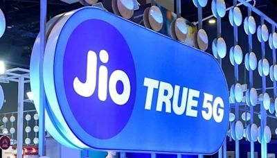 Spectrum Auction: Reliance Jio Deposits Highest Earnest Money At Rs 3,000 Crore; Airtel Rs 1,050 Crore - News18