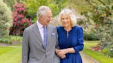 Charles III bientôt de retour : robe de Camilla, photographe… La dernière photo du Roi et de sa fefmme examinée de près