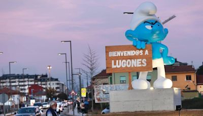 Polémica por los 'minipitufos de Lugones': el PP denuncia el gasto en figuritas para detalle institucional de Siero