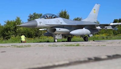 烏克蘭F-16戰機外型揭密！ 「神秘掛架、新型頭盔」值得留意 - 自由軍武頻道