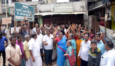 Public demand closure of TASMAC outlet near Dindigul Railway Station; uneasy calm prevails