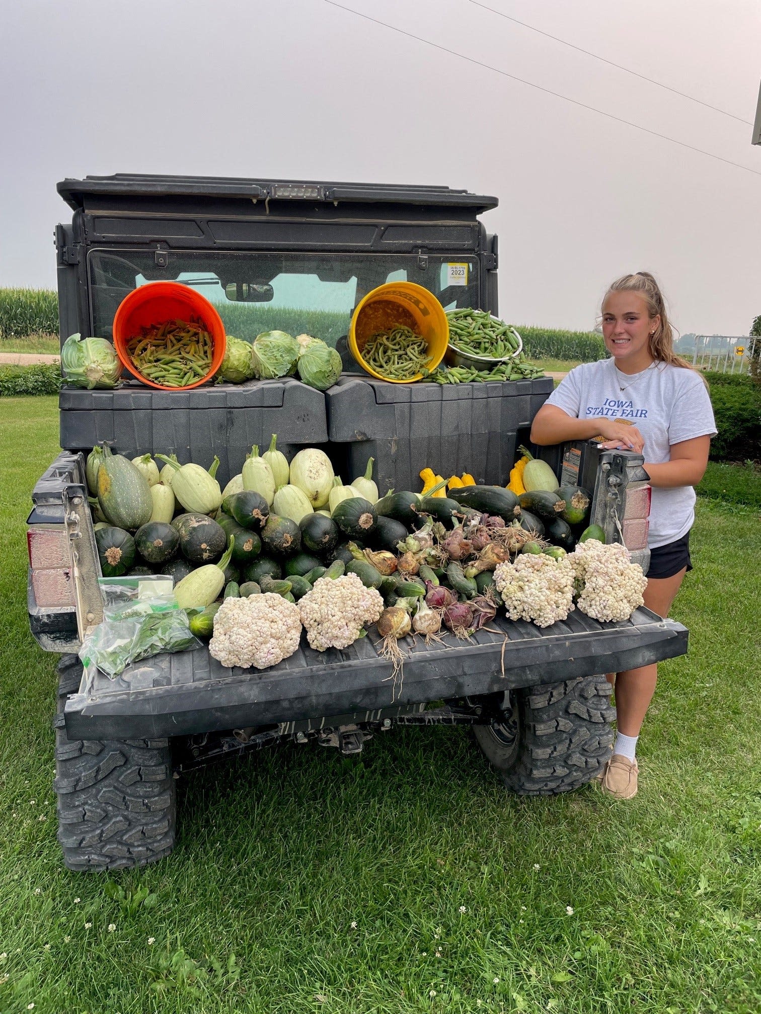 Kelly Clarkson features Iowa high schooler who donated thousands of pounds of vegetables