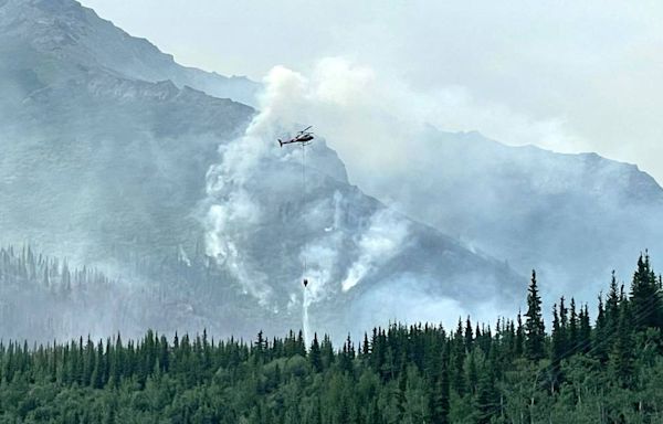 Wildfire closes Denali National Park for 2nd day as firefighters make progress