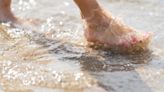 Heridas en verano: ¿Te puedes bañar en la playa o la piscina? ¿Se curan antes?