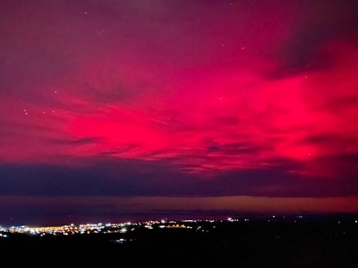 Auroras australes en Chile: ¿por qué son rojas y no verdes como las boreales? - La Tercera