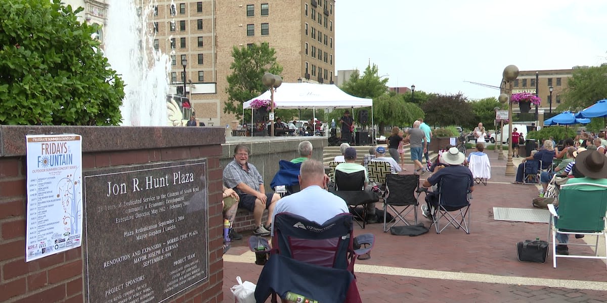 Van Dyke Revue performs at ‘Fridays by the Fountain’