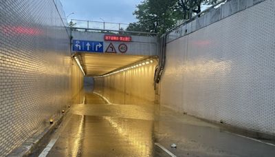 北市午後大雨 信義路5段車行地下道積水 (圖)