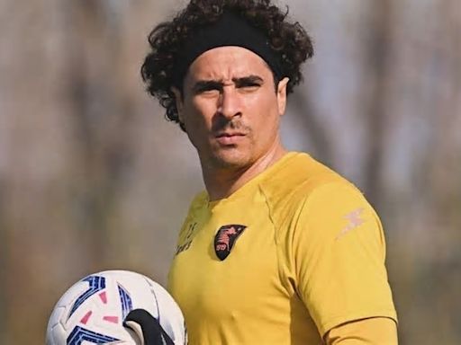 Salernitana: Álvaro Morales 'revienta' a Guillermo Ochoa tras descender en la Serie A: “Más decrépito y senil”