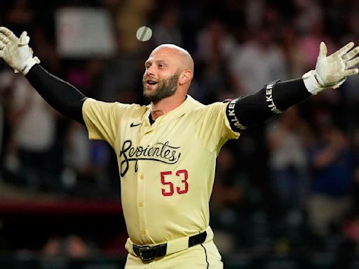 Bee-lieve: Walker's homer in 10th lifts Diamondbacks over Dodgers 4-3 after delay for bee swarm