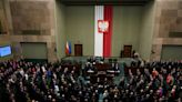 Se reúne nuevo Parlamento polaco, pero decisión de presidente demora transición política