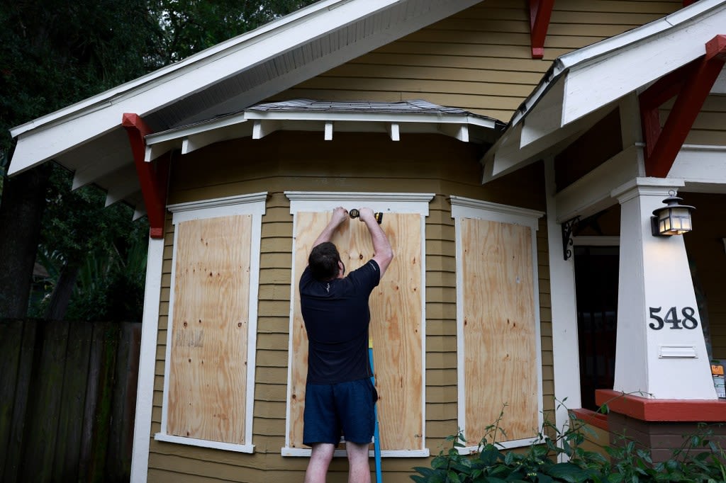 7 tips to prepare your house for hurricane season