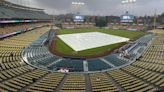After lengthy rain delay, Dodgers cool off Padres' bats