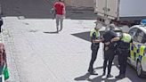 Detenido en Algeciras por agredir a un agente cuando la grúa retiraba su coche