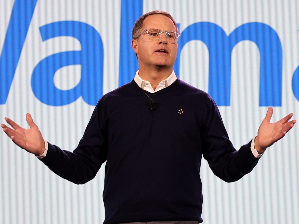 Walmart's CEO made almost 1,000 times the median employee last year