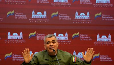 Militares venezolanos expresan “apoyo incondicional” a Maduro y denuncian “intento de golpe de Estado mediático” - La Tercera