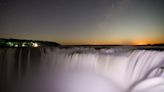 Pasear bajo la luna llena por las Cataratas de Iguazú, una experiencia sensorial