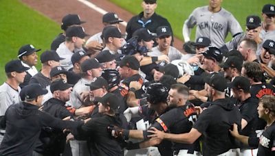 Yankees-Orioles fight erupts, benches clear