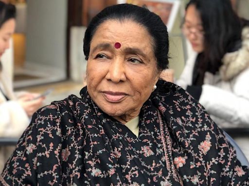 Asha Bhosle criticises women who think of childbearing as a burden