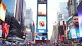 Los hinchas argentinos coparon nuevamente Time Square, en la previa de Argentina vs. Canadá: seguí el banderazo en vivo