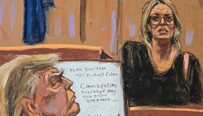 Atriz pornô volta a tribunal, e defesa de Trump tenta desacreditar seu depoimento