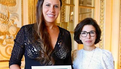 Karla Sofía Gascón galardonada con la Orden de las Artes y las Letras en Francia