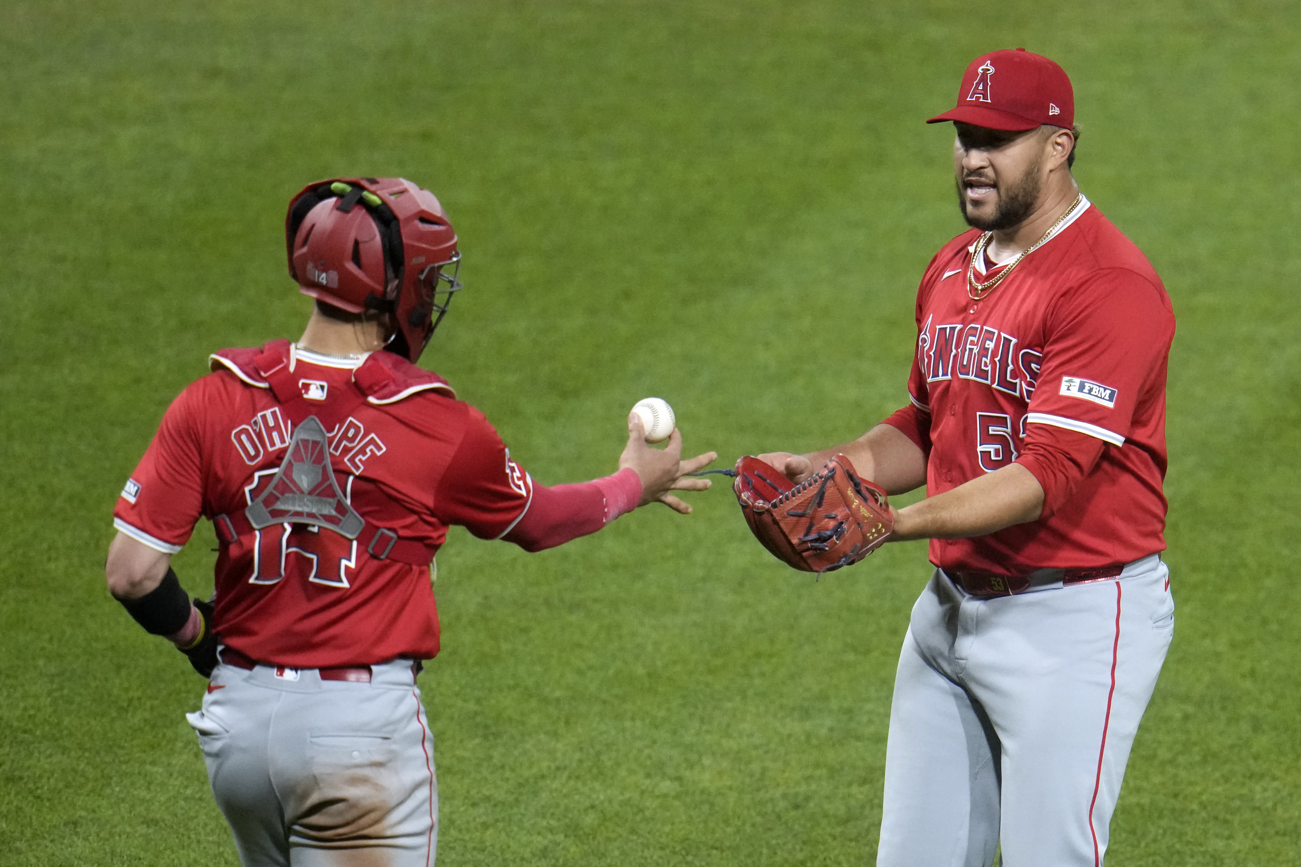 Pillar homers twice as Sandoval and the Angels beat the Pirates 9-0