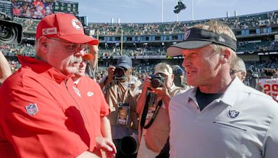 WATCH: Former NFL coach Jon Gruden helps out at Chiefs practice -- fully decked out in Kansas City gear