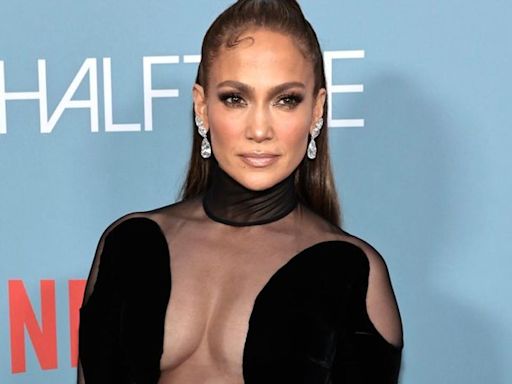 Como é a dieta de Jennifer Lopez aos 54 anos? Descubra seus segredos