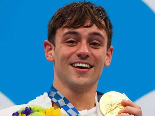 Tom Daley, el nadador inglés famoso tejer, deja el deporte y se dedicará al mundo de la moda