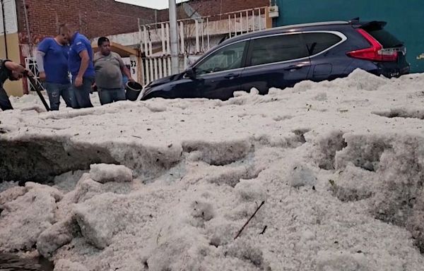Experts warn of hail, whirlwinds in Mexico after new heat record in the capital