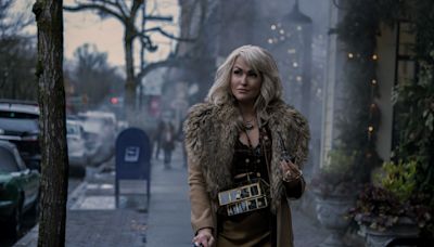 Jenn Lyon Will Cast a Spell on You with Her Wickedly Funny Turn on ‘Dead Boy Detectives’