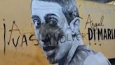 Vandalizaron un mural de Di María en Rosario y dejaron otro mensaje amenazante: “¿Todavía vas a volver?”