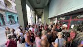 "Estoy desde las cinco de la mañana": las compras para la Nochevieja en Cuba